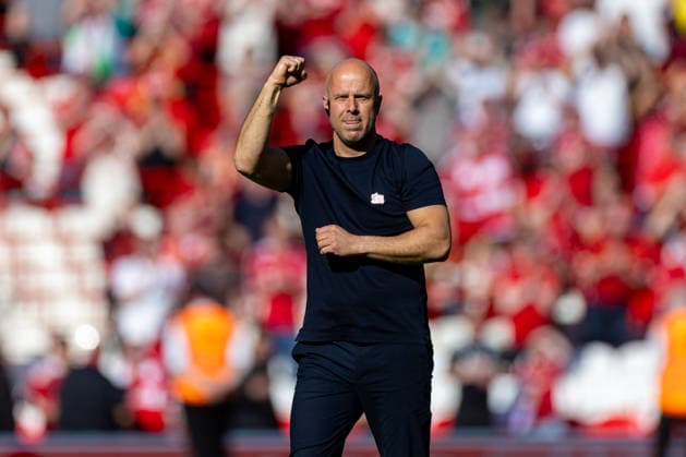 Football - FA Premier League - Liverpool FC v Crystal Palace FC LIVERPOOL, ENGLAND - Saturday, April 25, 2026: Liverpool s head coach Arne Slot pumps his fist in celebration in front of the supporters after the FA Premier League match between Liverpool FC and Crystal Palace FC at Anfield. Liverpool won 3-1. (Photo by David Rawcliffe Propaganda) LIVERPOOL Anfield MERSEYSIDE ENGLAND  Copyright: xDavidxRawcliffex P2026-04-25-Liverpool_Crystal_Palace-123
