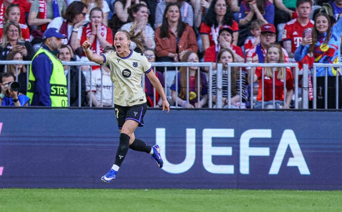 GER, München, Bayern München vs FC Barcelona, Barca Women s Champions League, Fussball, UEFA, Spielzeit 2025 2026, Allianz Arena, Halbfinale, Hinspiel im Bild: Ewa Pajor (FC Barcelona 17) Tor, Freude, Jubel und Emotion, goal DFB DFL REGULATIONS PROHIBIT ANY USE OF PHOTOGRAPHS AS IMAGE SEQUENCES AND OR QUASI-VIDEO, 25.04.2026 Copyright: HMBxMedia HendrikxHamelau