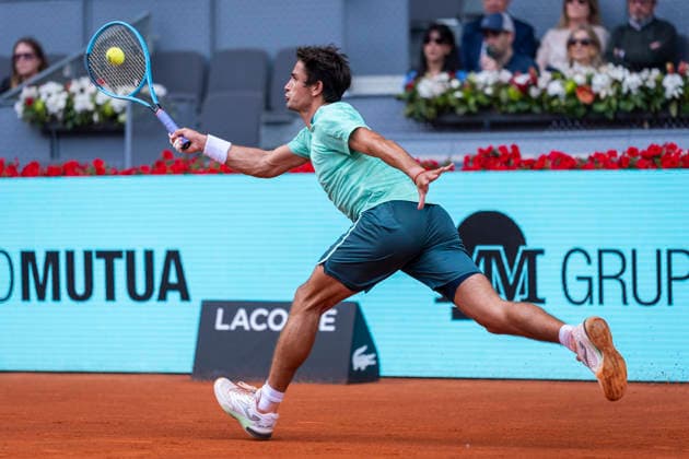 Mutua Madrid Open - Day Six MADRID, SPAIN - APRIL 25: Mariano Navone of Argentina plays a forehand against Alexander Zverev of Germany in the Men s Singles Round of 64 match during the Mutua Madrid Open 2026 tournament celebrated at La Caja Magica on April 25, 2026 in Madrid, Spain. Madrid La Caja Magica Madrid Spain Copyright: xAlbertoxGardinx AGardin_20260425_Tennis_Madrid_Day6_0552