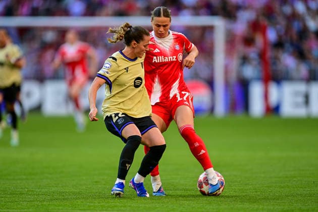 v.li.: Ona BATLLE (Barcelona, 22) Klara BUEHL (FC Bayern, FCB, 17) im Zweikampf, Duell, duel, tackle, Dynamik, Action, Aktion, 25.04.2026, München (Deutschland), Fussball, UEFA Womens Champions League, Halbfinale, FC Bayern München - FC Barcelona, Barca