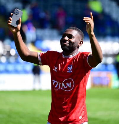 Rochdale v York City Enterprise National League York City s Joe Felix celebrates after the Enterprise National League match at Crown Oil Arena, Rochdale 25 04 2026 UK Newspapers OUT Copyright: xChrisxNuttonx FIL-23349-0015