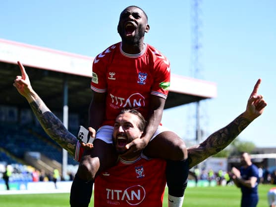 Rochdale v York City Enterprise National League York City s Joe Felix and Ollie Banks celebrates after the Enterprise National League match at Crown Oil Arena, Rochdale 25 04 2026 UK Newspapers OUT Copyright: xChrisxNuttonx FIL-23349-0016