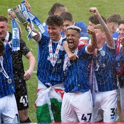 Football - 2025 2026 EFL Sky Bet League One - Cardiff City vs. Northampton Town - Cardiff City Stadium - Saturday 24th April 2026 Rubin Colwill, CAPT, CARDIFF CITY & Callum Robinson CARDIFF CITY celebrates promotion with the trophy Pic- COLORSPORT Winston Bynorth 