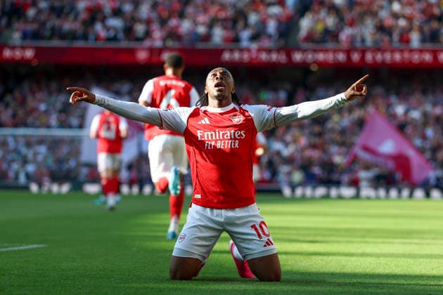 Arsenal v Newcastle United, Premier League Arsenal midfielder Eberechi Eze (10) scores a GOAL 1-0 and celebrates during the Arsenal v Newcastle United Premier League match at the Emirates Stadium, London, England on 25 April 2026 Credit: Phil Duncan Every Second Media Editorial use only. All images are copyright Every Second Media Limited. No images may be reproduced without prior permission. All rights reserved. Premier League and Football League images are subject to licensing agreements with Football DataCo Limited. see https: www.football-dataco.com Copyright: xIMAGO EveryxSecondxMediax ESM-1944-0004 PhilxDuncanx xEveryxSecondxMediax