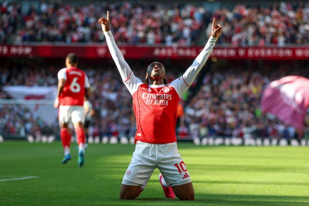 Arsenal v Newcastle United, Premier League Arsenal midfielder Eberechi Eze (10) scores a GOAL 1-0 and celebrates during the Arsenal v Newcastle United Premier League match at the Emirates Stadium, London, England on 25 April 2026 Credit: Phil Duncan Every Second Media Editorial use only. All images are copyright Every Second Media Limited. No images may be reproduced without prior permission. All rights reserved. Premier League and Football League images are subject to licensing agreements with Football DataCo Limited. see https: www.football-dataco.com Copyright: xIMAGO EveryxSecondxMediax ESM-1944-0006 PhilxDuncanx xEveryxSecondxMediax