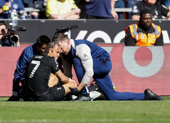Wolverhampton Wanderers v Tottenham Hotspur Premier League Xavi Simons of Tottenham Hotspur goes down injured during the Premier League match at Molineux, Wolverhampton 25 04 2026 UK Newspapers OUT Copyright: xMaxxTomlinsonx FIL-23351-0038