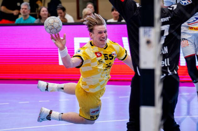Krefeld, 24.04.2026, Handball, Herren, 2. Bundesliga, 29. Spieltag, 2025 2026: HSG Krefeld Niederrhein VFL Lübeck-Schwartau Niklas Ingenpaß (HSG Krefeld Niederrhein, 55) beim Torwurf