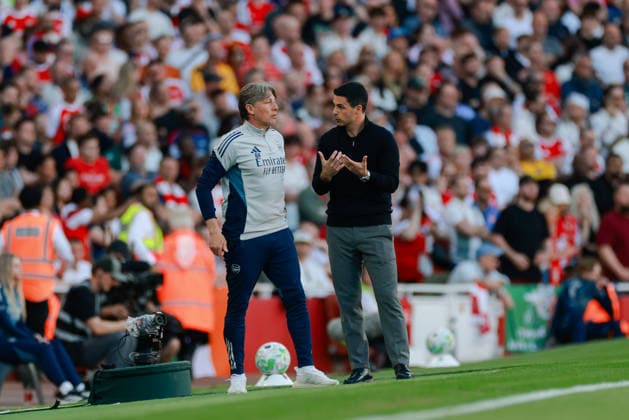 Premier League 2025 26 Arsenal v Newcastle United Emirates Stadium 25.04.2026 Gabriel Heinze, Arsenal first team coach with Arsenal manager Mikel Arteta Premier League 2025 26 Arsenal v Newcastle United Emirates Stadium 25.04.2026 Photograph By Marc Aspland The Times  Copyright: xMarcxAsplandx NINTCHDBPICT001076183496
