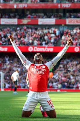 Arsenal v Newcastle United, Premier League Arsenal midfielder Eberechi Eze (10) scores a GOAL 1-0 and celebrates during the Arsenal v Newcastle United Premier League match at the Emirates Stadium, London, England on 25 April 2026 Credit: Phil Duncan Every Second Media Editorial use only. All images are copyright Every Second Media Limited. No images may be reproduced without prior permission. All rights reserved. Premier League and Football League images are subject to licensing agreements with Football DataCo Limited. see https: www.football-dataco.com Copyright: xIMAGO EveryxSecondxMediax ESM-1944-0008 PhilxDuncanx xEveryxSecondxMediax
