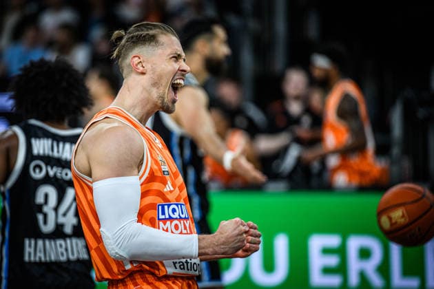 Neu Ulm, Deutschland, 25.04.26: Thomas Klepeisz (ratiopharm ulm) gestikuliert, gestik waehrend des Basketball Bundesliga Spiels zwischen ratiopharm ulm vs Veolia Towers Hamburg in der ratiopharm Arena am 25. April 2026 in Neu Ulm, Deutschland. (Foto von Harry Langer DeFodi Images) ratiopharm Arena, Germany, 25.04.26: Thomas Klepeisz (ratiopharm ulm) gestures during the Basketball Bundesliga match between ratiopharm ulm vs Veolia Towers Hamburg at Neu Ulm on April 25, 2026 in ratiopharm Arena, Germany. (Photo by Harry Langer DeFodi Images) (Photo by Harry Langer DeFodi Images) -