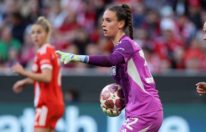 Mahmutovic Ena , Fc Bayern München-Barcelona Halbfinal Women Champions League , Frauen Fußball , in den Allianz Arena Stadion, in München , Bayern , Deutschland. April 25 , 2026 . Photo by: Davide Elias IPA Photo Pressefoto DENL Copyright: xDavidexEliasx