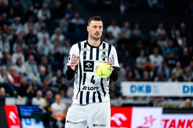25.04.2026, xdobgx, Handball Daikin HBL, THW Kiel - SC DHfK Leipzig v.l. Domagoj Duvnjak (Kiel, 4) am Ball, plays the ball Kiel