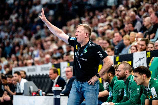 25.04.2026, xdobgx, Handball Daikin HBL, THW Kiel - SC DHfK Leipzig v.l. Frank Carstens gibt Anweisungen, gestikuliert mit den Armen, gesticulate, gives instructions Kiel
