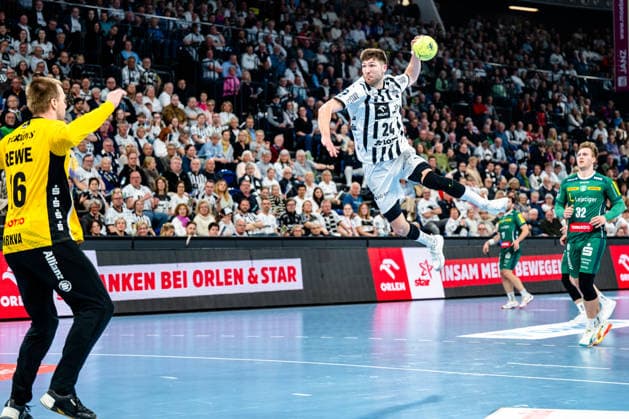 25.04.2026, xdobgx, Handball Daikin HBL, THW Kiel - SC DHfK Leipzig v.l. TomaÅ¡ Mrkva (SC DHfK Leipzig Verein, 16), Lukas Zerbe (Kiel, 24) beim Wurf, in action, throwing Kiel