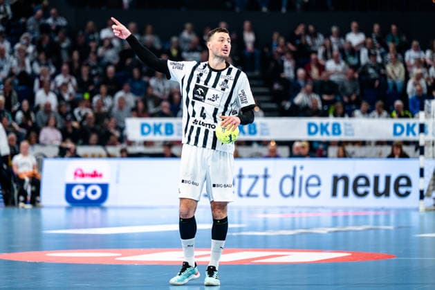 25.04.2026, xdobgx, Handball Daikin HBL, THW Kiel - SC DHfK Leipzig v.l. Domagoj Duvnjak (Kiel, 4) gibt Anweisungen, gestikuliert mit den Armen, gesticulate, gives instructions, am Ball, plays the ball Kiel
