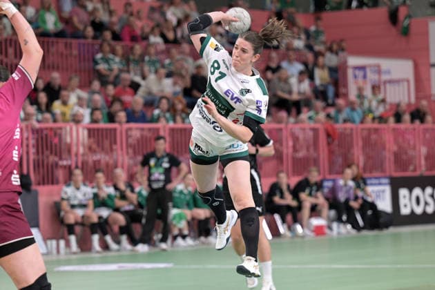 Lea Neubrander (FrischAuf Goeppingen, 81) beim Wurf Tor TusSies Metzingen vs. FrischAuf Goeppingen , Handball, Alsco HBF, 2. Play-Off Ligaspieltag, Saison 2025 2026, 25.04.2026 TusSies Metzingen vs. FrischAuf Goeppingen , Handball, Alsco HBF, 2. Play-Off Ligaspieltag, Saison 2025 2026, 25.04.2026 Tuebingen Copyright: xEibner-Pressefoto TobiasxBaurx EP_TBR
