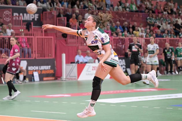 Lea Watzl (FrischAuf Goeppingen, 07) beim Wurf Tor TusSies Metzingen vs. FrischAuf Goeppingen , Handball, Alsco HBF, 2. Play-Off Ligaspieltag, Saison 2025 2026, 25.04.2026 TusSies Metzingen vs. FrischAuf Goeppingen , Handball, Alsco HBF, 2. Play-Off Ligaspieltag, Saison 2025 2026, 25.04.2026 Tuebingen Copyright: xEibner-Pressefoto TobiasxBaurx EP_TBR