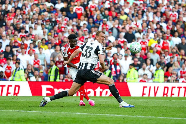 Arsenal v Newcastle United, Premier League Bukayo Saka (7) of Arsenal shoots towards the goal during the Premier League match between Arsenal and Newcastle United at the Emirates Stadium, London, UK on 25 April 2026. Editorial use only DataCo restrictions apply See www.football-dataco.com , Copyright: xNigelxKeenex PSI-24153-0049