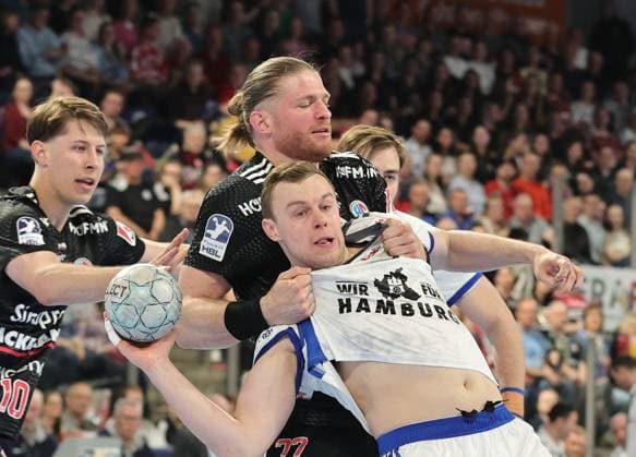 25.04.2026 - Handball - 1. Bundesliga DAIKIN HBL - Saison 2025 2026 - 29. Spieltag: HC Erlangen Metropolregion Nürnberg HCE - Handball Verein Hamburg - DaMa - xdaxmax - Maciej Gebala (77, HC Erlangen HCE ) Moritz Sauter (33, Handball Sport Verein Hamburg )