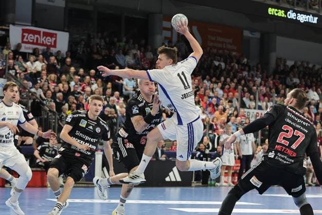 25.04.2026 - Handball - 1. Bundesliga DAIKIN HBL - Saison 2025 2026 - 29. Spieltag: HC Erlangen Metropolregion Nürnberg HCE - Handball Verein Hamburg - DaMa - xdaxmax - Marek Nissen (6, HC Erlangen HCE ) Nicolaj Jorgensen Jörgensen (11, Handball Sport Verein Hamburg )