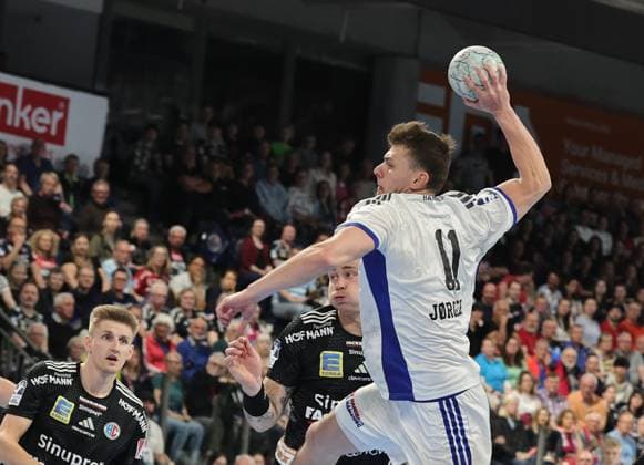 25.04.2026 - Handball - 1. Bundesliga DAIKIN HBL - Saison 2025 2026 - 29. Spieltag: HC Erlangen Metropolregion Nürnberg HCE - Handball Verein Hamburg - DaMa - xdaxmax - Nicolaj Jorgensen Jörgensen (11, Handball Sport Verein Hamburg )