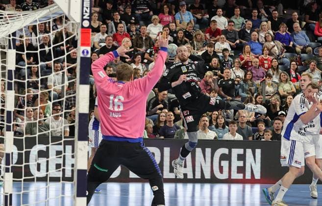 25.04.2026 - Handball - 1. Bundesliga DAIKIN HBL - Saison 2025 2026 - 29. Spieltag: HC Erlangen Metropolregion Nürnberg HCE - Handball Verein Hamburg - DaMa - xdaxmax - Robin Haug (16, Handball Sport Verein Hamburg ) Antonio Metzner (27, HC Erlangen HCE )