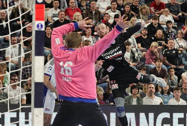 25.04.2026 - Handball - 1. Bundesliga DAIKIN HBL - Saison 2025 2026 - 29. Spieltag: HC Erlangen Metropolregion Nürnberg HCE - Handball Verein Hamburg - DaMa - xdaxmax - Robin Haug (16, Handball Sport Verein Hamburg ) Antonio Metzner (27, HC Erlangen HCE )