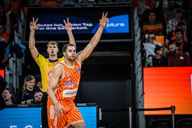 Neu Ulm, Deutschland, 25.04.26: Christopher Ledlum (ratiopharm ulm) gestikuliert, gestik waehrend des Basketball Bundesliga Spiels zwischen ratiopharm ulm vs Veolia Towers Hamburg in der ratiopharm Arena am 25. April 2026 in Neu Ulm, Deutschland. (Foto von Harry Langer DeFodi Images) ratiopharm Arena, Germany, 25.04.26: Christopher Ledlum (ratiopharm ulm) gestures during the Basketball Bundesliga match between ratiopharm ulm vs Veolia Towers Hamburg at Neu Ulm on April 25, 2026 in ratiopharm Arena, Germany. (Photo by Harry Langer DeFodi Images) (Photo by Harry Langer DeFodi Images) -