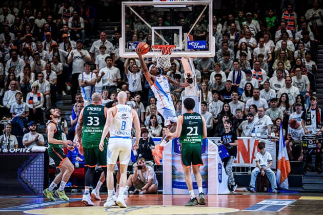 easycredit BBL Basketball Bundesliga 2025 2026 31. Spieltag 25.04.2026 Science City Jena vs VET-CONCEPT Gladiators Trier Javon Franklin (Jena) mit dem Korbleger Sparkassen Arena
