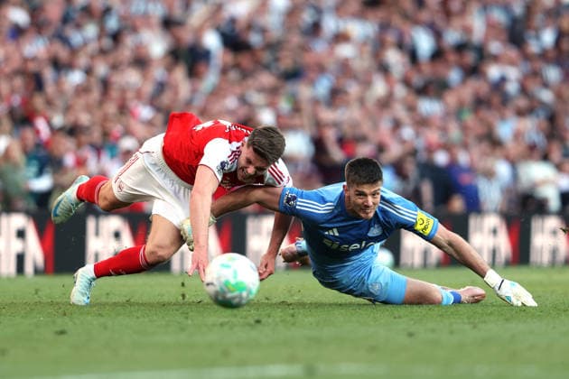 Arsenal v Newcastle United 25 April 2026 London - Premier League Football - Arsenal v Newcastle United - Viktor Gyokeres of Arsenal is brought down by Newcastle United goalkeeper Nick Pope who only received a yellow card - (Photo by Mark Leech). London UK Copyright: xMarkxLeechxOffside