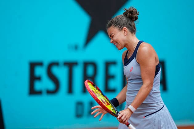 April 25, 2026, Madrid, Madrid, Spain: Jasmine Paolini of Italy laments against Hailey Baptiste of USA during the Mutua Madrid Open 2026, ATP, Tennis Herren Masters 1000 and WTA, Tennis Damen 1000, at La Caja Magica on April 25, 2026 in Madrid, Spain. Mutua Madrid Open 2026 - Day 6 - ZUMAa181 20260425_zaa_a181_295 Copyright: xOscarxJ.xBarrosox