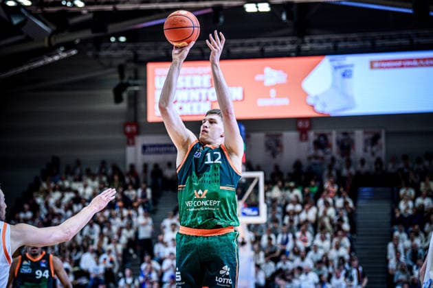 easycredit BBL Basketball Bundesliga 2025 2026 31. Spieltag 25.04.2026 Science City Jena vs VET-CONCEPT Gladiators Trier Marten Linßen (Trier) beim Wurf Sparkassen Arena