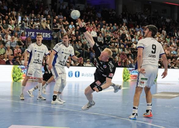 25.04.2026 - Handball - 1. Bundesliga DAIKIN HBL - Saison 2025 2026 - 29. Spieltag: HC Erlangen Metropolregion Nürnberg HCE - Handball Verein Hamburg - DaMa - xdaxmax - Sebastian Firnhaber (18, HC Erlangen HCE )