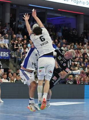 25.04.2026 - Handball - 1. Bundesliga DAIKIN HBL - Saison 2025 2026 - 29. Spieltag: HC Erlangen Metropolregion Nürnberg HCE - Handball Verein Hamburg - DaMa - xdaxmax - Elias Kofler (6, Handball Sport Verein Hamburg ) Marek Nissen (6, HC Erlangen HCE )