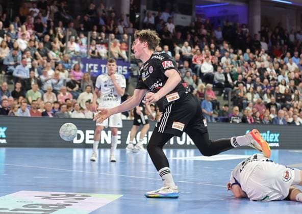 25.04.2026 - Handball - 1. Bundesliga DAIKIN HBL - Saison 2025 2026 - 29. Spieltag: HC Erlangen Metropolregion Nürnberg HCE - Handball Verein Hamburg - DaMa - xdaxmax - Yannik Bialowas (7, HC Erlangen HCE )