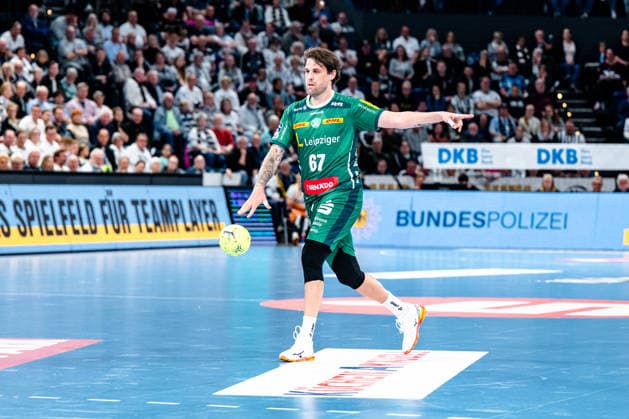 25.04.2026, xdobgx, Handball Daikin HBL, THW Kiel - SC DHfK Leipzig v.l. Dean BombaÄ (SC DHfK Leipzig Verein, 67) gibt Anweisungen, gestikuliert mit den Armen, gesticulate, gives instructions, am Ball, plays the ball Kiel