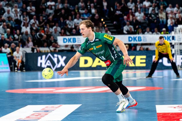 25.04.2026, xdobgx, Handball Daikin HBL, THW Kiel - SC DHfK Leipzig v.l. Blaer Hinriksson (SC DHfK Leipzig Verein,44) am Ball, plays the ball Kiel