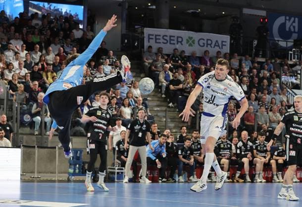 25.04.2026 - Handball - 1. Bundesliga DAIKIN HBL - Saison 2025 2026 - 29. Spieltag: HC Erlangen Metropolregion Nürnberg HCE - Handball Verein Hamburg - DaMa - xdaxmax - Tin Herceg (99, HC Erlangen HCE ) Nicolaj Jorgensen Jörgensen (11, Handball Sport Verein Hamburg )