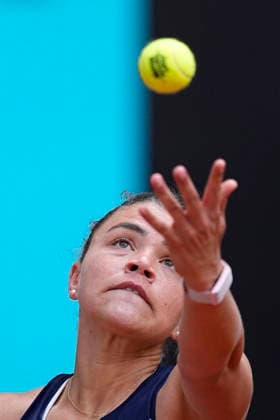 April 25, 2026, Madrid, Madrid, Spain: Jasmine Paolini of Italy plays against Hailey Baptiste of USA during the Mutua Madrid Open 2026, ATP, Tennis Herren Masters 1000 and WTA, Tennis Damen 1000, at La Caja Magica on April 25, 2026 in Madrid, Spain. Mutua Madrid Open 2026 - Day 6 - ZUMAa181 20260425_zaa_a181_302 Copyright: xOscarxJ.xBarrosox