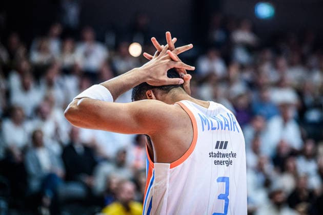 easycredit BBL Basketball Bundesliga 2025 2026 31. Spieltag 25.04.2026 Science City Jena vs VET-CONCEPT Gladiators Trier William McNair (Jena) schlägt die Hände über dem Kopf zusammen Sparkassen Arena