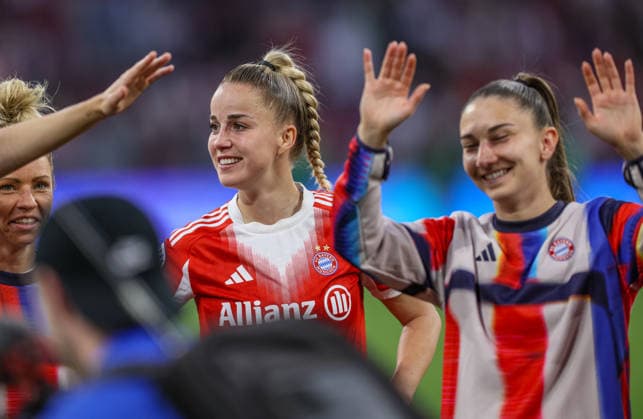 GER, München, Bayern München vs FC Barcelona, Barca Women s Champions League, Fussball, UEFA, Spielzeit 2025 2026, Allianz Arena, Halbfinale, Hinspiel im Bild: Giulia Gwinn (Bayern München 7) nach dem Spiel DFB DFL REGULATIONS PROHIBIT ANY USE OF PHOTOGRAPHS AS IMAGE SEQUENCES AND OR QUASI-VIDEO, 25.04.2026 Copyright: HMBxMedia HendrikxHamelau