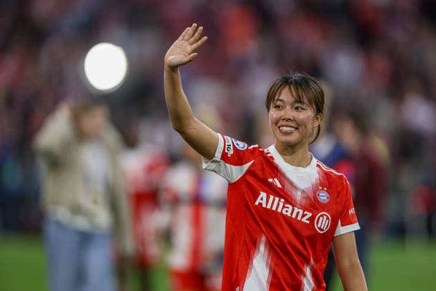 GER, München, Bayern München vs FC Barcelona, Barca Women s Champions League, Fussball, UEFA, Spielzeit 2025 2026, Allianz Arena, Halbfinale, Hinspiel im Bild: Momoko Tanikawa (Bayern München 18) nach dem Spiel, Freude und Emotionen DFB DFL REGULATIONS PROHIBIT ANY USE OF PHOTOGRAPHS AS IMAGE SEQUENCES AND OR QUASI-VIDEO, 25.04.2026 Copyright: HMBxMedia HendrikxHamelau