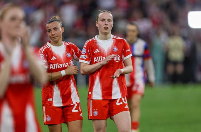 GER, München, Bayern München vs FC Barcelona, Barca Women s Champions League, Fussball, UEFA, Spielzeit 2025 2026, Allianz Arena, Halbfinale, Hinspiel im Bild v.l.: Arianna Caruso (Bayern München 27) und Franziska Kett (Bayern München 20) nach dem Spiel DFB DFL REGULATIONS PROHIBIT ANY USE OF PHOTOGRAPHS AS IMAGE SEQUENCES AND OR QUASI-VIDEO, 25.04.2026 Copyright: HMBxMedia HendrikxHamelau