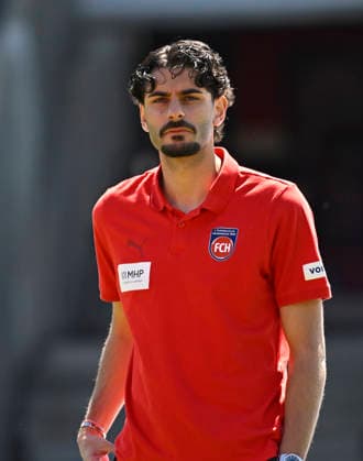 vor Spielbeginn: Platzinspektion Eren Dinkci 1. FC Heidenheim 1846 FCH (08) Portrait 1. FC Heidenheim 1846 FCH vs FC St. Pauli 25.04.2026 DFL REGULATIONS PROHIBIT ANY USE OF PHOTOGRAPHS AS IMAGE SEQUENCES AND OR QUASI-VIDEO 1. FC Heidenheim 1846 FCH vs FC St. Pauli *** pre-match pitch inspection Eren Dinkci 1 FC Heidenheim 1846 FCH 08 Portrait 1 FC Heidenheim 1846 FCH vs FC St Pauli 25 04 2026 DFL REGULATIONS PROHIBIT ANY USE OF PHOTOGRAPHS AS IMAGE SEQUENCES AND OR QUASI VIDEO 1 FC Heidenheim 1846 FCH vs FC St Pauli