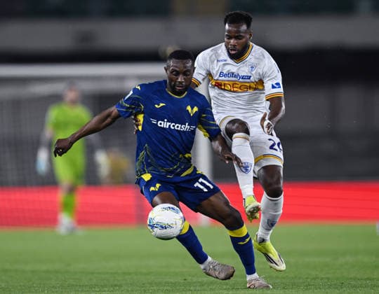 Mg Verona 25 04 2026 - campionato di calcio serie A Hellas Verona-Lecce foto Matteo Gribaudi Image nella foto: Jean Daniel Akpa Akpro-Lassana Coulibaly 