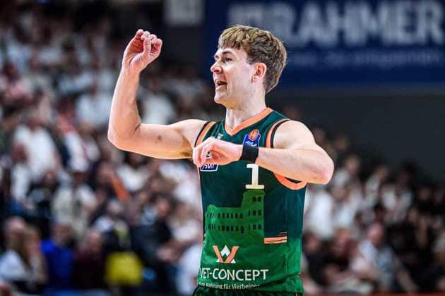 easycredit BBL Basketball Bundesliga 2025 2026 31. Spieltag 25.04.2026 Science City Jena vs VET-CONCEPT Gladiators Trier Steven Ashworth (Trier) mit Handzeichen, Portrait Sparkassen Arena