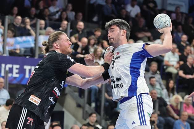 25.04.2026 - Handball - 1. Bundesliga DAIKIN HBL - Saison 2025 2026 - 29. Spieltag: HC Erlangen Metropolregion Nürnberg HCE - Handball Verein Hamburg - DaMa - xdaxmax - Maciej Gebala (77, HC Erlangen HCE ) Jacob Arenth Lassen (9, Handball Sport Verein Hamburg )