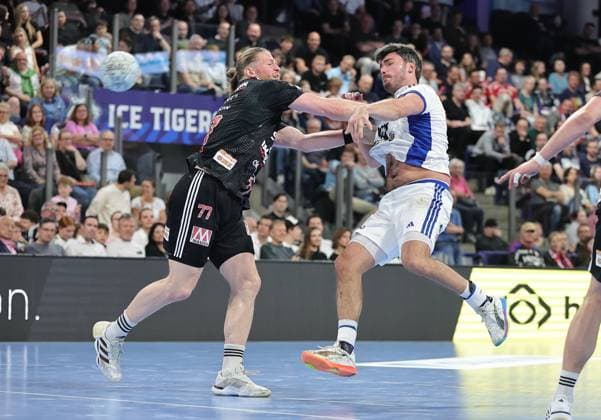 25.04.2026 - Handball - 1. Bundesliga DAIKIN HBL - Saison 2025 2026 - 29. Spieltag: HC Erlangen Metropolregion Nürnberg HCE - Handball Verein Hamburg - DaMa - xdaxmax - Maciej Gebala (77, HC Erlangen HCE ) Jacob Arenth Lassen (9, Handball Sport Verein Hamburg )