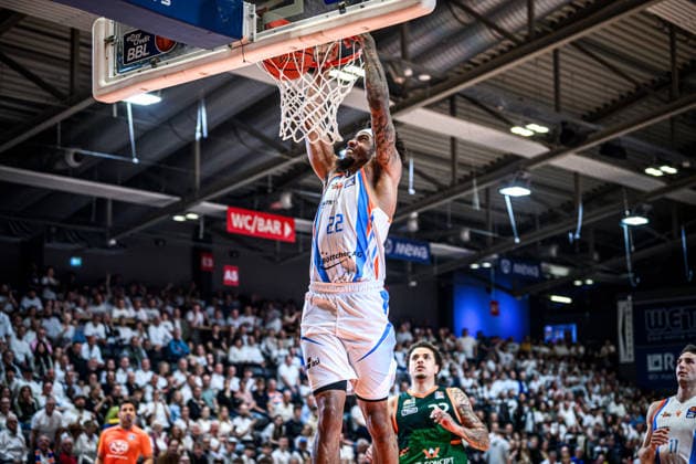 easycredit BBL Basketball Bundesliga 2025 2026 31. Spieltag 25.04.2026 Science City Jena vs VET-CONCEPT Gladiators Trier Javon Franklin (Jena) Dunking Sparkassen Arena