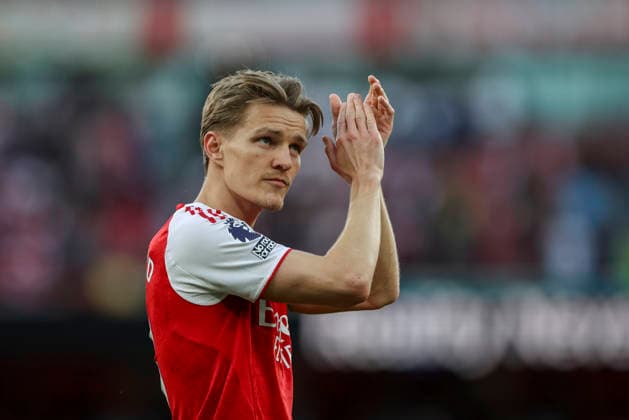 Arsenal v Newcastle United, Premier League Arsenal midfielder Martin odegaard (8) applauds the fans during the Arsenal v Newcastle United Premier League match at the Emirates Stadium, London, England on 25 April 2026 Credit: Phil Duncan Every Second Media Editorial use only. All images are copyright Every Second Media Limited. No images may be reproduced without prior permission. All rights reserved. Premier League and Football League images are subject to licensing agreements with Football DataCo Limited. see https: www.football-dataco.com Copyright: xIMAGO EveryxSecondxMediax ESM-1944-0063 PhilxDuncanx xEveryxSecondxMediax